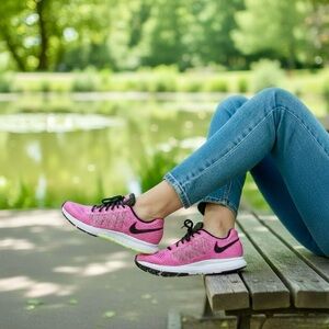 NIKE Zoom Pegasus 32 Running Sneaker Pink Womens size 8